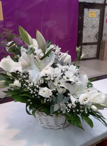 Сборная корзина «Кристалл» от интернет-магазина цветов в 