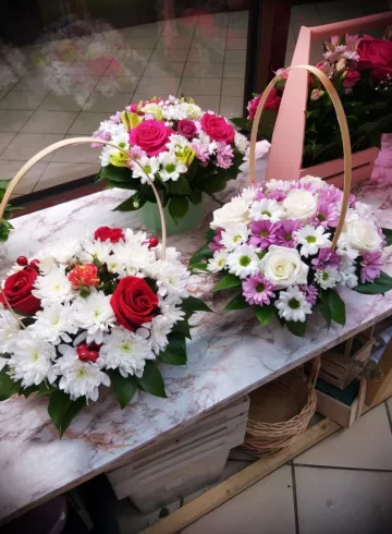 Цветочные корзинки в ассортименте от интернет-магазина цветов в 