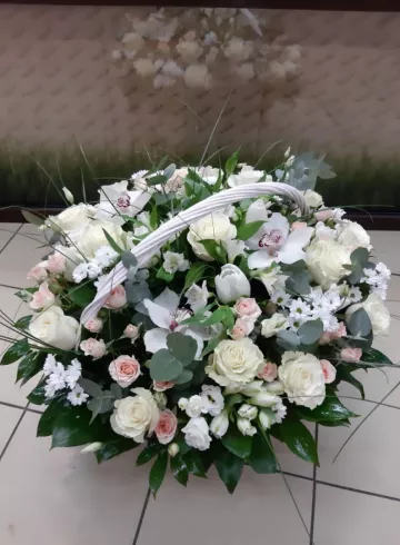 Сборная корзина «Элегантность» от интернет-магазина цветов в 