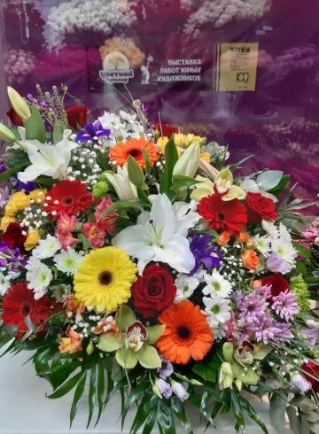 Сборная корзина «Восторг» от интернет-магазина цветов в 