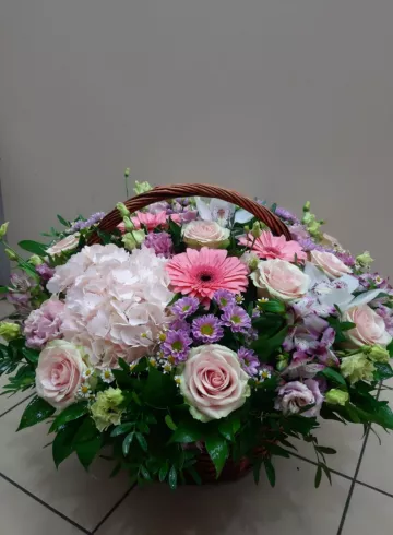 Корзина «Волшебница» от интернет-магазина цветов в 