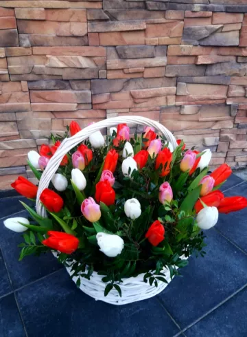 Корзина «Тюльпанчик» от интернет-магазина цветов в 