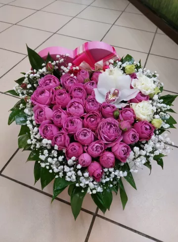 сердечко из пионовидных роз от интернет-магазина цветов в 