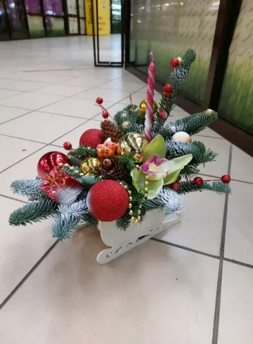 Саночки малые №2 от интернет-магазина цветов в 