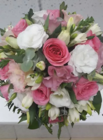 Свадебный букет и бутоньерка жениха от интернет-магазина цветов в 