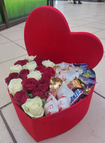 Сердечко с конфетками от интернет-магазина цветов в 