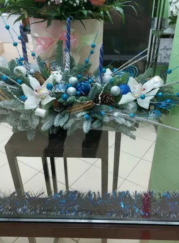 настольная композиция голубая 100см от интернет-магазина цветов в 