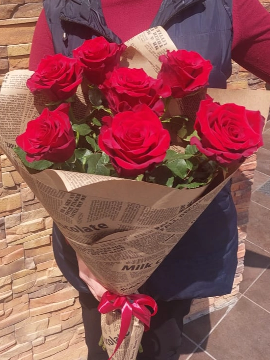 букет из 7 красных роз от интернет-магазина цветов в 