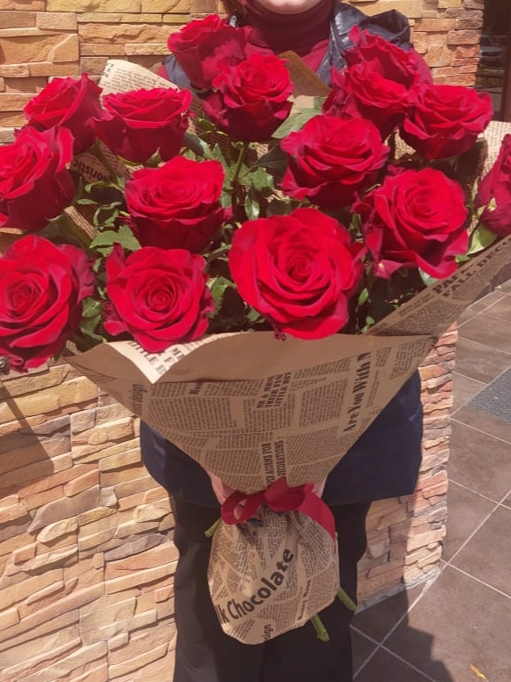 Букет из 15 красных роз от интернет-магазина цветов в 