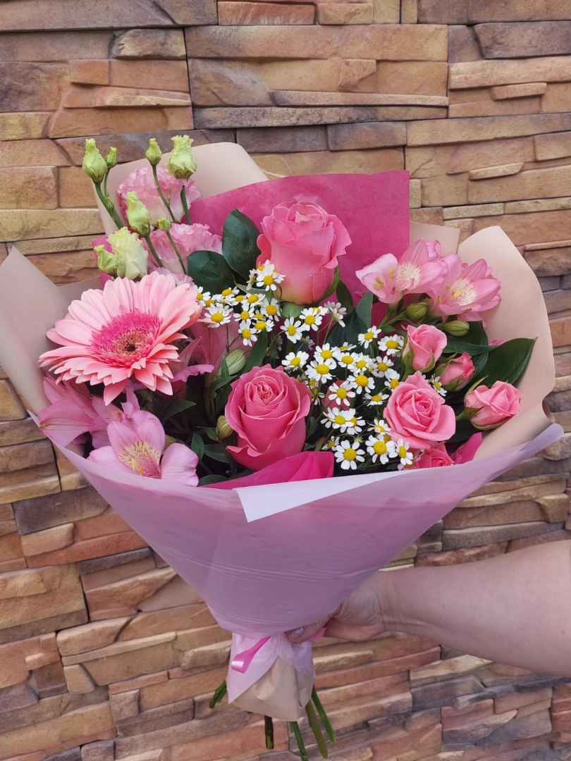 Букет Розовый комплимент от интернет-магазина цветов в 