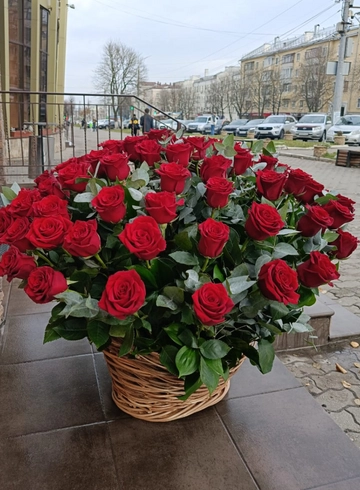 Корзина Амадей от интернет-магазина цветов в 