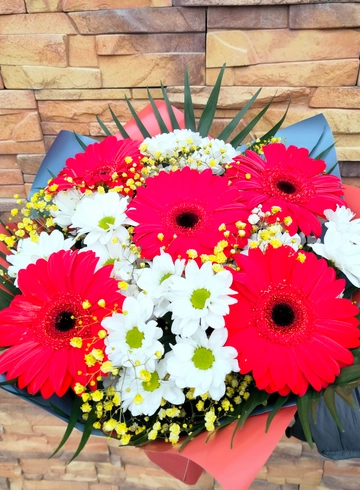 Букетик с герберой от интернет-магазина цветов в 