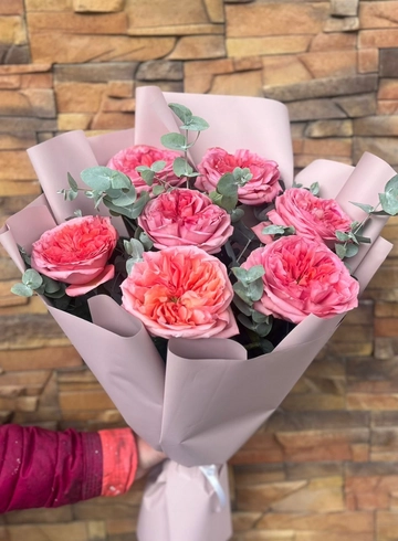 7 пионовидные розовых роз от интернет-магазина цветов в 