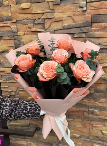 Букет из персиковых пионовидные роз от интернет-магазина цветов в 