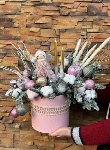 Новогодняя композиция 47 от интернет-магазина цветов в 