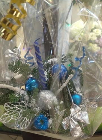 Новогодняя композиция 50 от интернет-магазина цветов в 