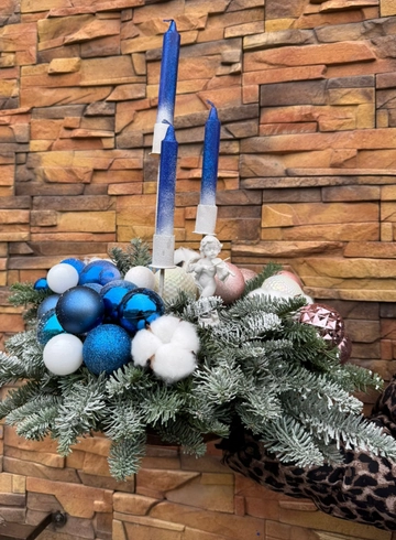 Новогодняя композиция 52 от интернет-магазина цветов в 