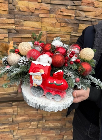 Новогодняя композиция 53 от интернет-магазина цветов в 