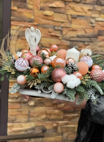 Новогодняя композиция 54 от интернет-магазина цветов в 