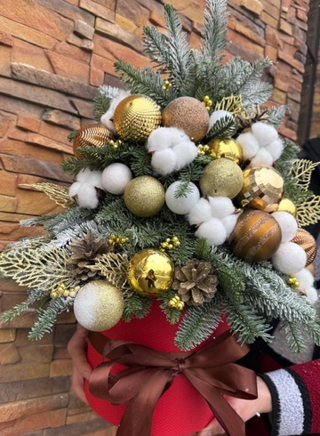 Новогодняя композиция 55 от интернет-магазина цветов в 