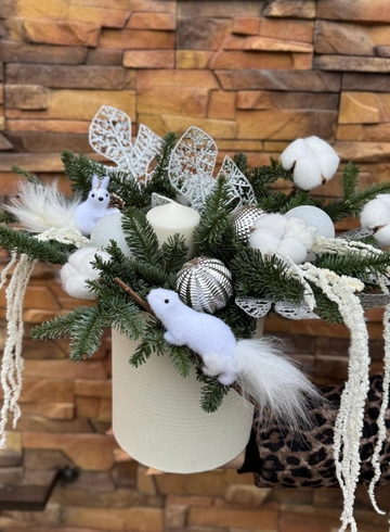 Новогодняя композиция 61 от интернет-магазина цветов в 