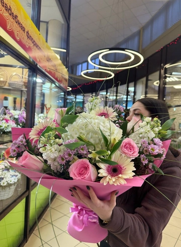 Сборный букет Турин от интернет-магазина цветов в 