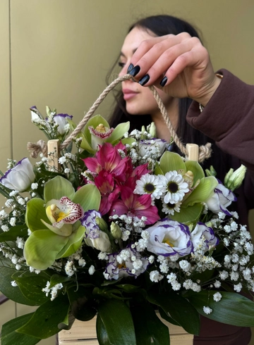 Композиция Эмилия от интернет-магазина цветов в 