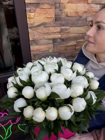 Белоснежные пионы 31шт от интернет-магазина цветов в 