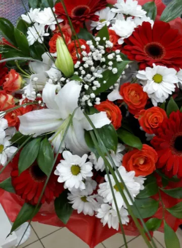 Сборный букет «Огонь» от интернет-магазина цветов в 