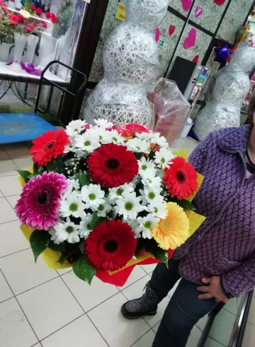 Букет &laquo;Герберы с хризантемой&raquo; от интернет-магазина цветов в 