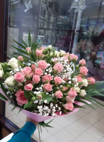 Букет из кустовых роз от интернет-магазина цветов в 