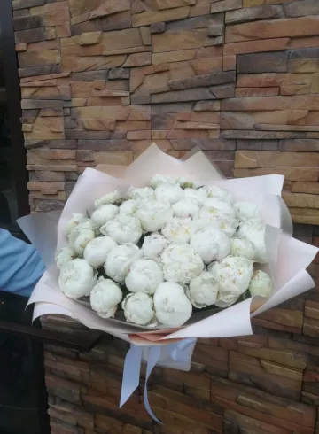 Букет пионов белых от интернет-магазина цветов в 