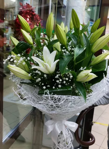 Букет белых лилий от интернет-магазина цветов в 