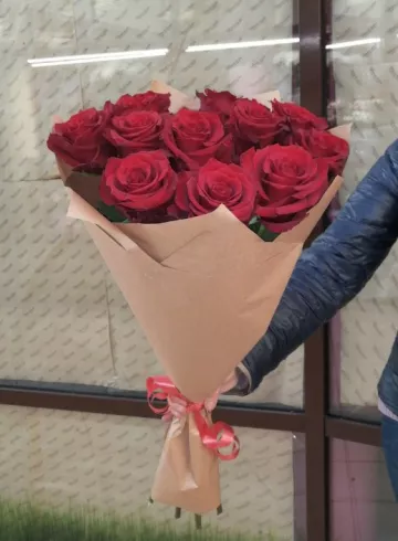 Букет из 11 бордовых роз от интернет-магазина цветов в 