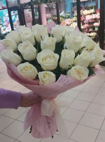 Букет белых роз 25шт от интернет-магазина цветов в 