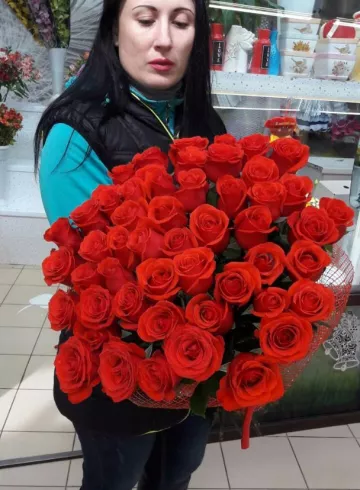 Букет «Алый комплимент» от интернет-магазина цветов в 