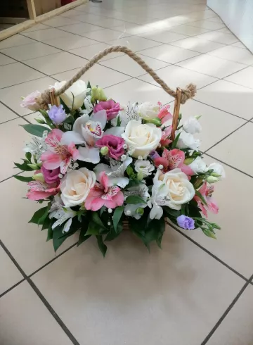 Цветочная композиция в ящике от интернет-магазина цветов в 