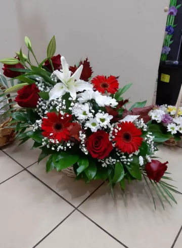 Корзина «Классика» от интернет-магазина цветов в 