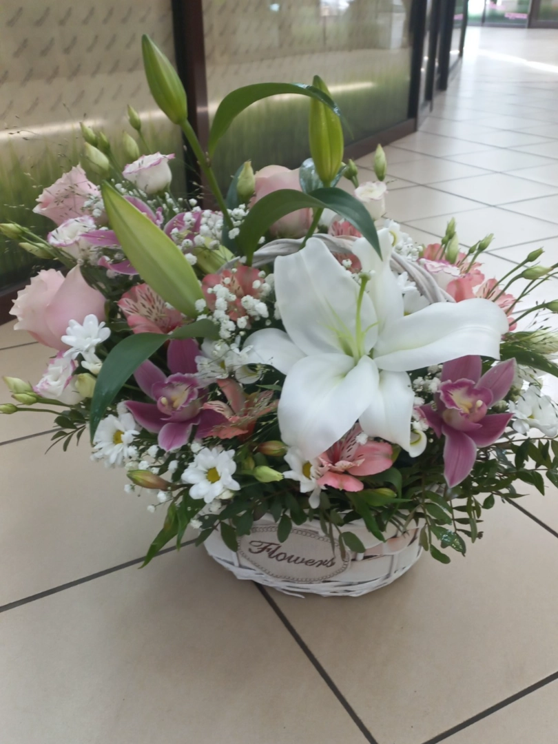 Сборная корзина #16 от интернет-магазина цветов в 