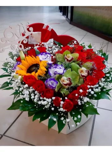 Композиция &laquo;Яркий роман&raquo; от интернет-магазина цветов в 